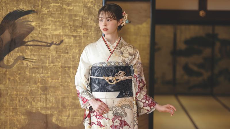 成人式の振袖着用時に扇子を使う