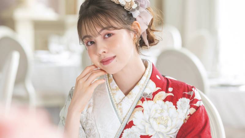 成人式の振袖着用時に扇子を使う